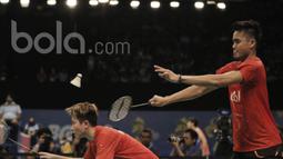 Pasangan Tontowi Ahmad/Liliyana Natsir, mengahadapi pasangan Korea, Kim Dukyoung/Kim Ha Na di Indonesia Open 2017 di JCC, Selasa (13/6/2017). Ganda Campuran Indonesia itu menang dengan skor 19-21, 21-19, dan 21-18. (Bola.com/M Iqbal Ichsan)