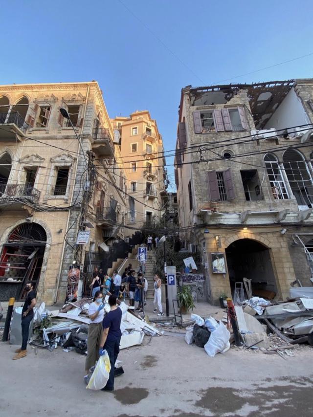 6 Momen Warga Lebanon Gotong Royong Bersihkan Kota Sisa Ledakan, Bikin Salut