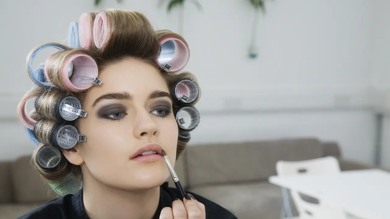 Kesalahan Cara Bermake Up Yang Membuat Wajah Tampak Tua