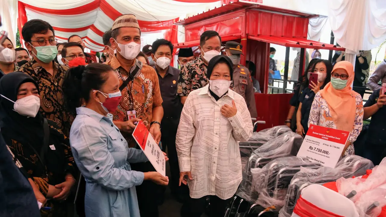 Menteri Sosial Tri Rismaharini