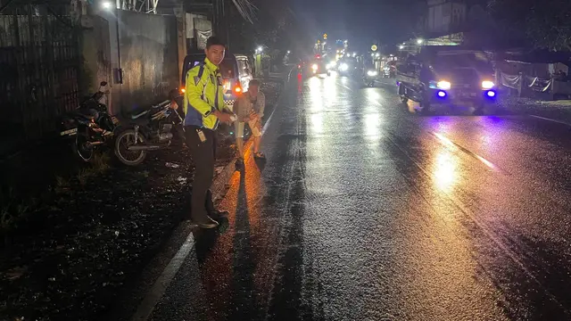 Kecelakaan lalu lintas tragis merenggut nyawa seorang bocah perempuan berusia 9 tahun di Jalan Raya Ongkrak, Kampung Sundawenang, Desa Ongkrak, Kecamatan Cibadak, Kabupaten Sukabumi, Rabu (30/7/2025) malam. (Foto: Gakkum Satlantas Polres Sukabumi)