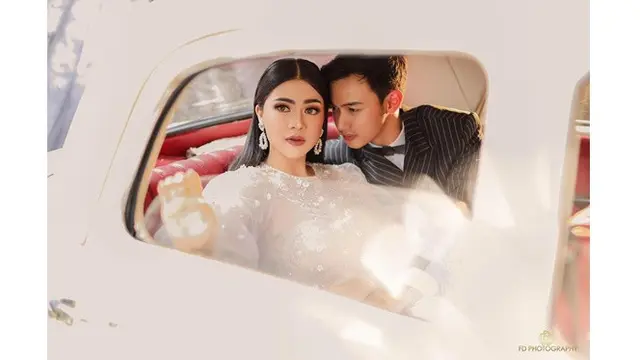 5 Pemotretan Caesar Hito dan Felicya Rayakan Hari Valentine, Mesra di Mobil