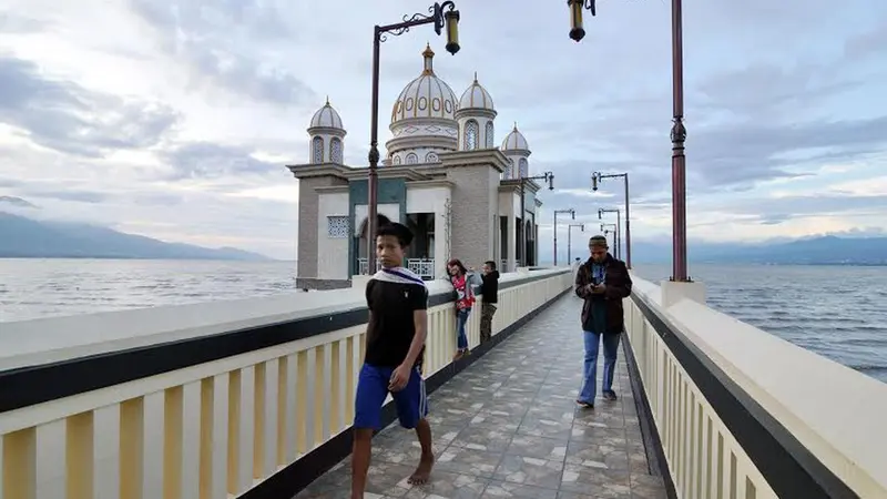 Top 3 Berita Hari Ini: Kokohnya Masjid Terapung Palu Sebelum Tsunami