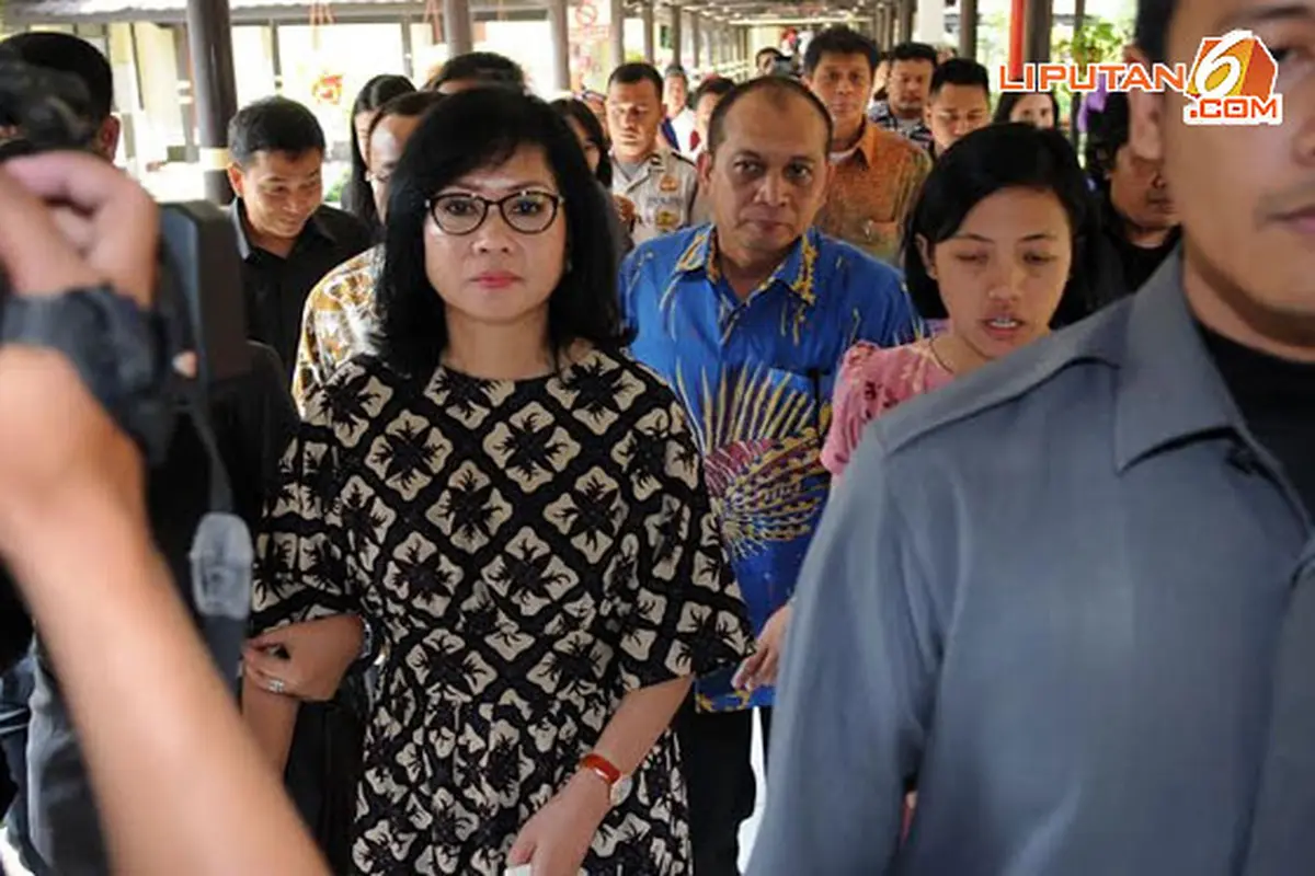 tangis-keluarga-jenasah-4-131210c.jpg