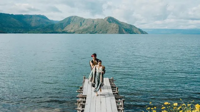 Potret candid Jessica Mila dan Yakup Hasibuan saat foto prewedding. (Foto: https://www.instagram.com/p/CrQAtMqpyHC/)