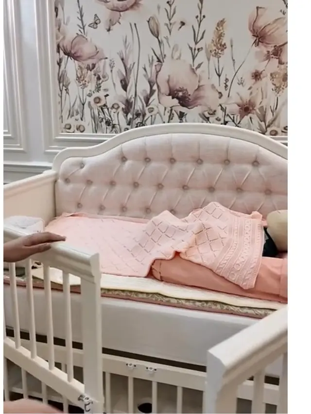 7 Potret Kamar Baby Aisha Keponakan Fadil Jaidi, Penuh Dekorasi Menawan