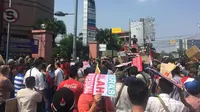 Puluhan Pengemudi Grab Demo Suarakan 6 Tuntutan Ini