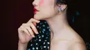 Wajah Febby Rastanty dipulas dengan makeup yang fresh ala Korean Look kenakan lip tint cherry [@febbyrastanty]