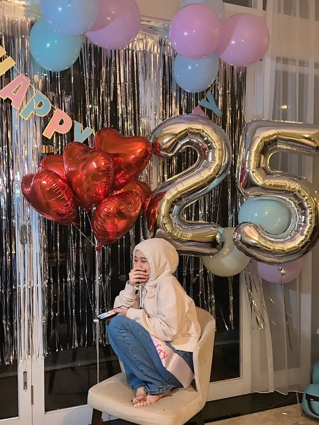 6 Inspirasi OOTD Lesti Kejora Pakai Celana Jeans, Penampilan Stylish Bak ABG