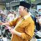 IAI Banyumas bersama Forkompina membagikan 1000 hand sanitizer gratis untuk pengguna jalan, Purwokerto, 19 Maret 2020. (Liputan6.com/Galoeh Widura)