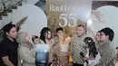 Sementara itu, Aurel Hermansyah memilih tidak mengenakan busana yang serasi dengan Krisdayanti dan adik sambungnya, Amora. Ia tampil lebih kasual mengenakan hijab pashmina bergaya meleyot. [@krisdayantilemos]