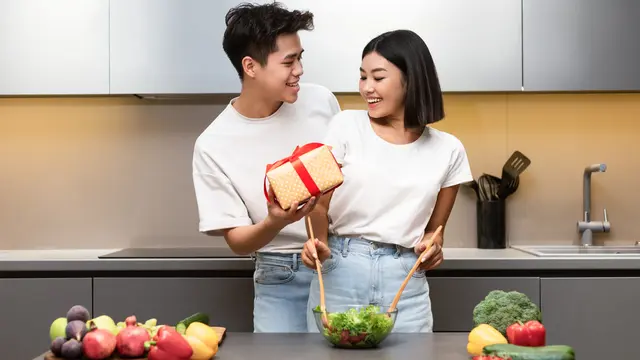 5 Cara Ampuh Untuk Tetap Mencintai Pasanganmu Meski Sudah Berhubungan Lama