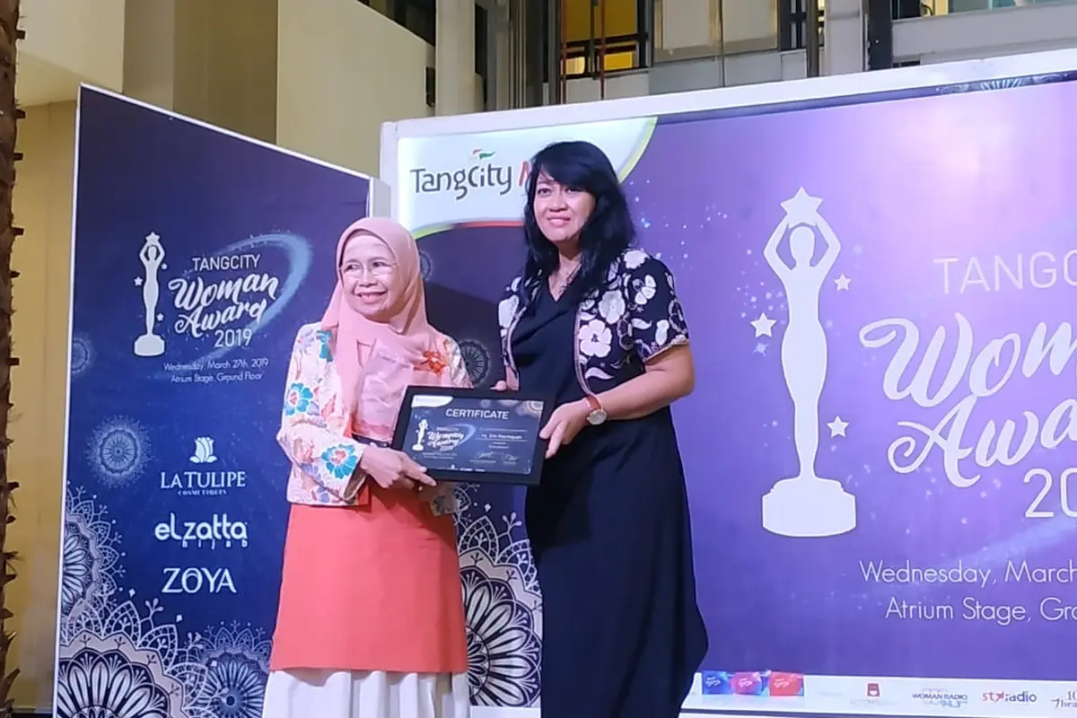 Menginspirasi, Tiga Perempuan Ini Sabet Women Award