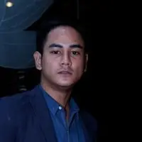 Mimpi menjadi model terpaksa dikubur Dwi Andhika dalam-dalam lantaran tinggi badan yang tak memenuhi syarat.