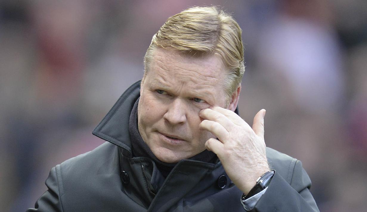 1. Ronald Koeman santer dikabarkan menjadi salah satu kandidat kuat calon pengganti Luis Enrique. Pelatih yang kini berkarier bersama Everton tersebut pernah menghabiskan enam musim di Camp Nou saat Barcelona dilatih Johan Cruyff. (AFP/Oli Scarff)