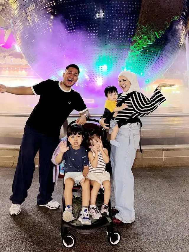 Keseruan Kesha Ratuliu liburan ke Singapura bersama ketiga anaknya berkunjung ke Universal Studio. [@kesharatuliu05]