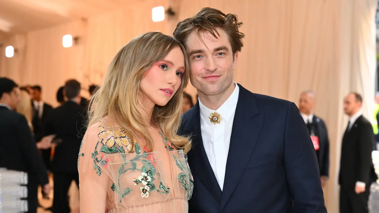 Suki Waterhouse dan Robert Pattinson