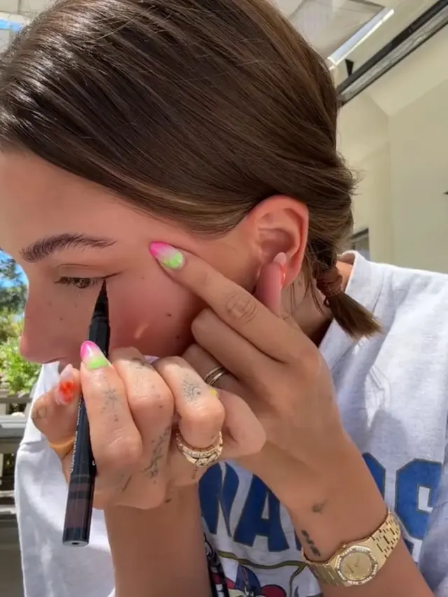 eyeshadow strawberry makeup