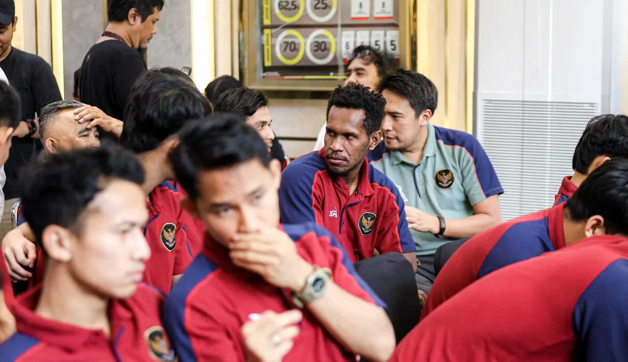 Pemain Timnas futsal Indonesia, Wendy Bryan tampak menghadiri acara audiensi dengan Menpora yang berlangsung di Kemenpora, Senayan, Jakarta, Selasa (12/11/2024) WIB. (Bola.com/Bagaskara Lazuardi)