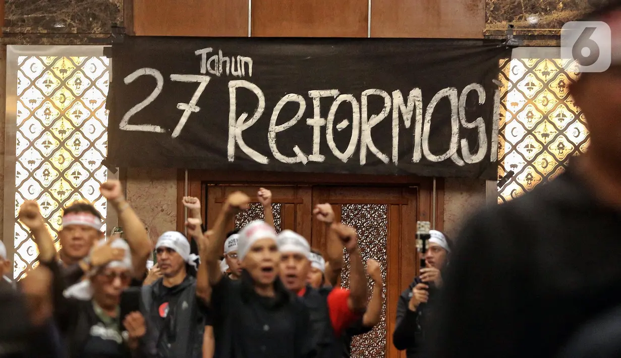 Sejumlah aktivis 98 saat menghadiri diskusi publik refleksi reformasi 1998 di Jakarta, Sabtu (24/5/2025). (Liputan6.com/Angga Yuniar)