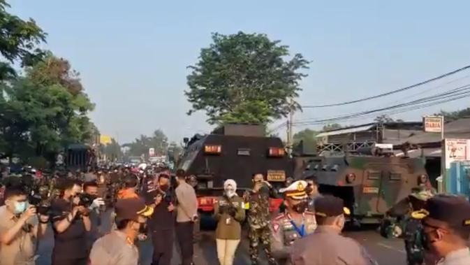 Hari Ketiga PPKM Darurat, Barakuda dan Panser Disiagakan di Lenteng Agung - Vimarsana News