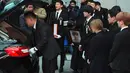 Tak hanya itu, para personel SHINee in juga mengantarkan Jonghyun ke peristirahatan terakhir. (JUNG Yeon-Je/AFP)
