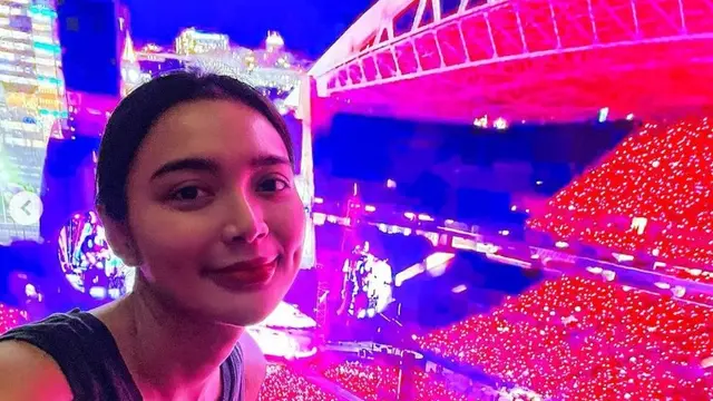 Wika Salim nonton Coldplay (Instagram/wikasalim)
