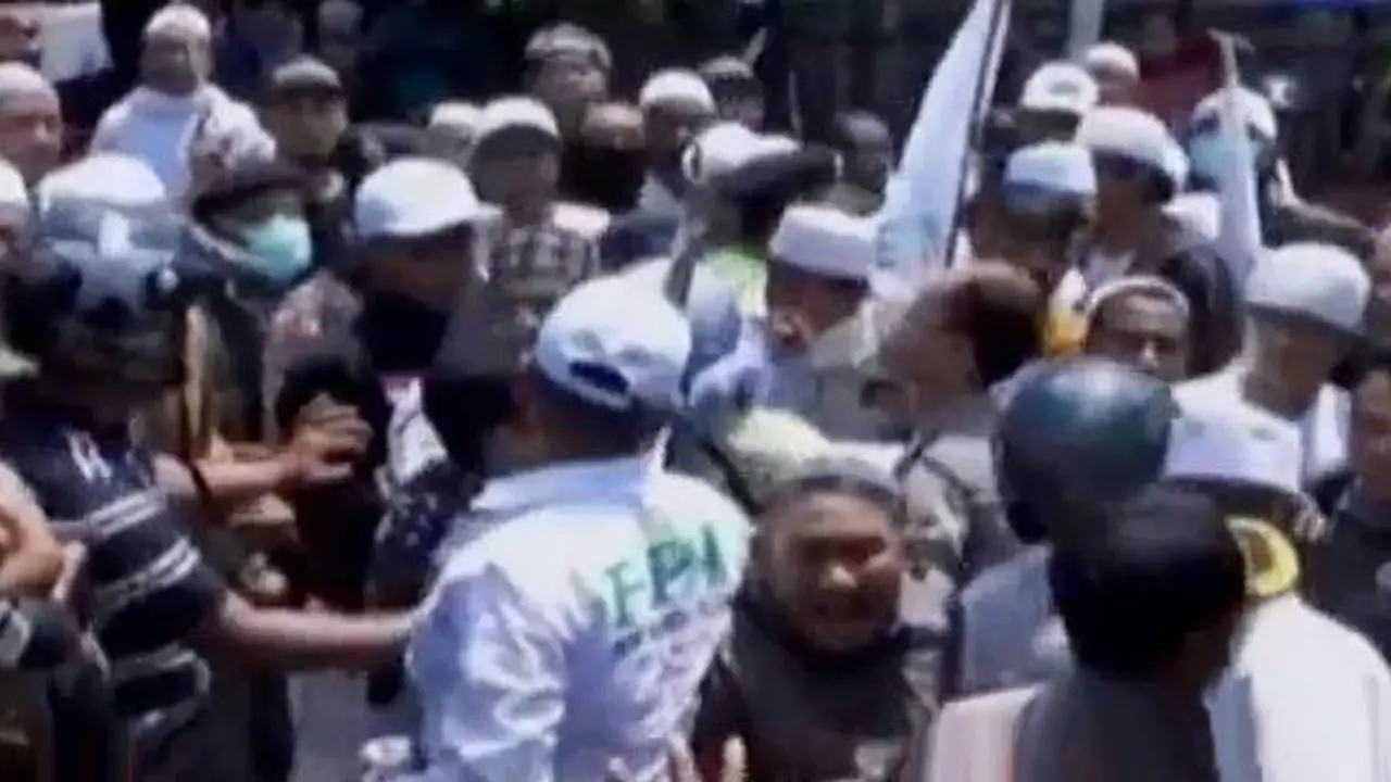 Segmen 3: Bentrok di Mojokerto hingga Polisi Tangkap Perampok 
