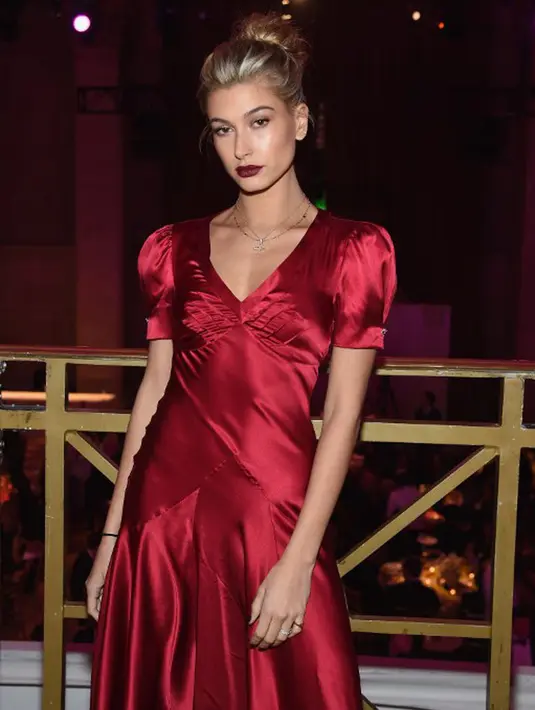 Harapan itu muncul lantaran di Januari 2016 lalu, Justin dan Hailey menghabiskan malam pergantian tahun bersama. Foto mesra mereka pun diunggah Justin di media sosialnya dimana Justin sedang mencium Hailey. (AFP/Bintang.com)