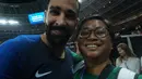 Selamat Prancis berhasil menjadi juara dunia 2018, ikut merayakan dengan selfie bareng Adil Rami. (Bola.com/Okie Prabhowo)