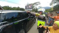 Kunjungi Taman Safari Bogor, Jokowi Ikut Antre Beli Tiket Masuk
