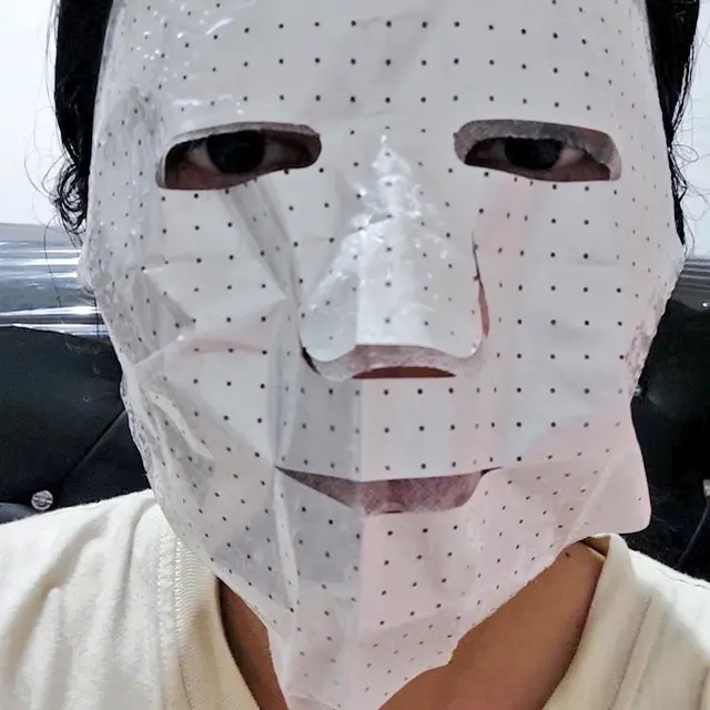 6 Potret Kesalahan Orang Pakai Sheet Mask Ini Kocak, Jadi Tidak Maksimal