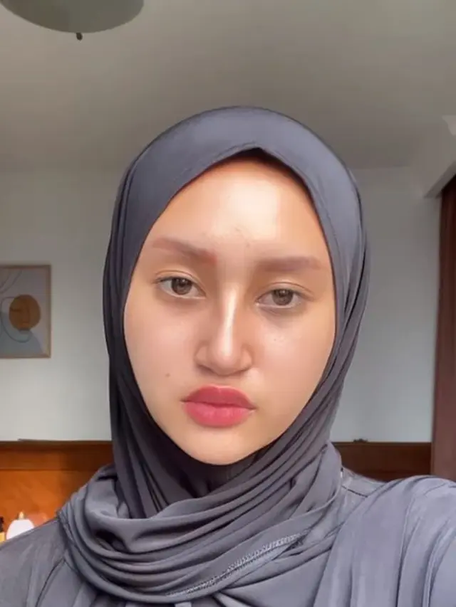 Permesta Dhyaz Berhijab
