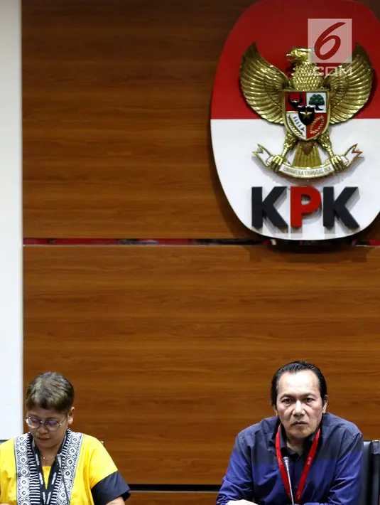 Wakil Ketua KPK Saut Situmorang memberi keterangan pers terkait OTT Direktur Teknologi PT Krakatau Steel, Wisnu Kuncoro pengadaan barang dan jasa tahun 2019 di Gedung KPK, Jakarta, Sabtu (23/3). KPK menangkap 4 tersangka dengan barang bukti uang senilai Rp 20 juta. (Liputan6.com/Johan Tallo)