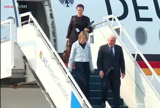 Presiden Jerman Frank-Walter Steinmeier tiba di Pangkalan TNI AU Halim Perdanakusuma, Jakarta Timur, Senin (15/6/2026). (YouTube Sekretariat Presiden)
