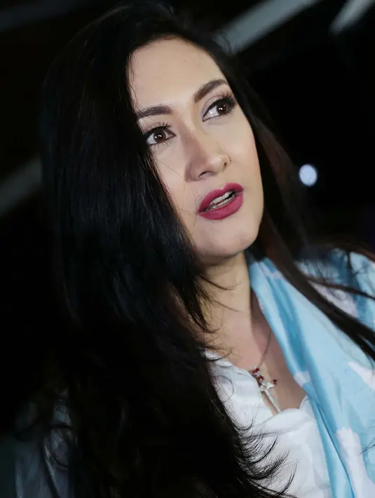 "Ya enggak apa-apalah (digosipkan pisah ranjang). Biarin aja, digosipin apa biarin. Hubungan saya (dengan Zack) baik-baik saja," ujar Nafa Urbach, di kawasan Mampang, Jaksel, Rabu (11/1‬/2017) seperti dilansir Liputan6. (Deki Prayoga/Bintang.com)