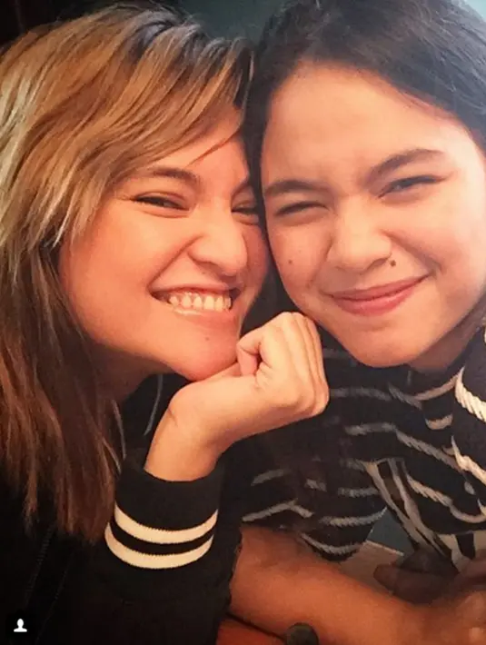 Marshanda bersama kawannya saat berselfie. Marshanda merupakan anak dari Irwan Yusuf dan Rianti Sofyan yang sudah lama bercerai. (Instagram/marshanda99)