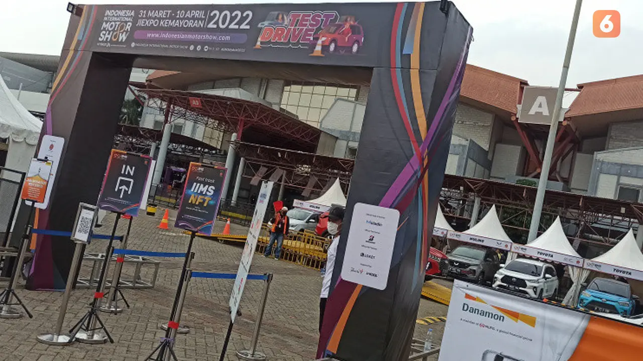 Pengunjung bisa melakukan test drive dan test ride di IIMS Hybrid 2022 (Fahmi/Liputan6)