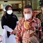 Dekan Fakultas Tarbiyah dan Keguruan UIN Suska Pekanbaru saat memberi keterangan seorang mahasiswi diduga berbuat mesum saat kuliah online. (Liputan6.com/M Syukur)