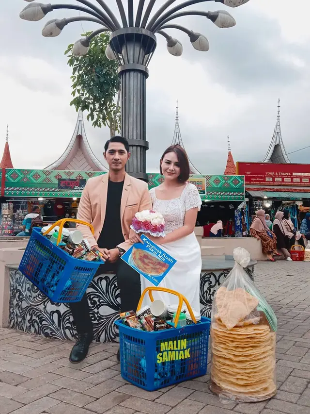 6 Editan Foto Seleb Jika Jualan Kerupuk Ini Bikin Ketawa Geli