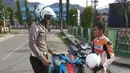 Hendak pamer dan bergaya ala pembalap tapi gagal karena ketahuan polisi. (Source: 1cak.com)
