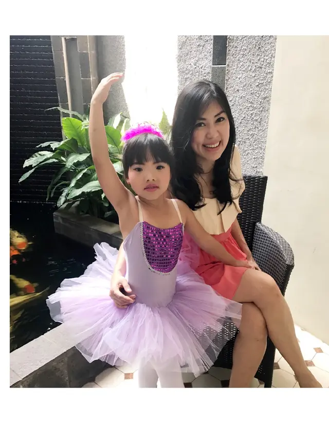 6 Momen Kebersamaan Aida Chandra, Istri Delon dengan Buah Hatinya