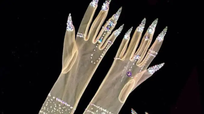 Mau Punya Nail Art Mirip Sosialita? Pakai Sarung Tangan Ini Saja