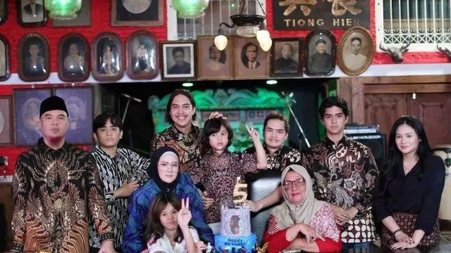 7 Potret Kedekatan Ahmad Dhani dengan Ketujuh Anaknya, Bukti Ayah Mengayomi