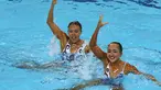 Perenang indah Indonesia, Adela Amanda Nirmala dan Claudia M. Suyanto, sedang beraksi di nomor Duet Technical Routine SEA Games 2015 di OCBC Aquatic Arena, Singapura. Selasa (2/6). (Bola.com/Arief Bagus) 