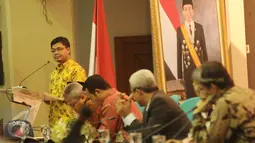 Ketua KPU Pusat Juri Ardiantoro memberi pemaparan saat acara penandatanganan nota kesepakatan di Gedung KPU, Jakarta, Selasa(29/11). (Liputan6.com/Helmi Afandi)
