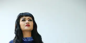 Julia Perez tidak mengalami kesulitan dalam memerankan Superwoman. (Galih W Satria/Bintang.com)