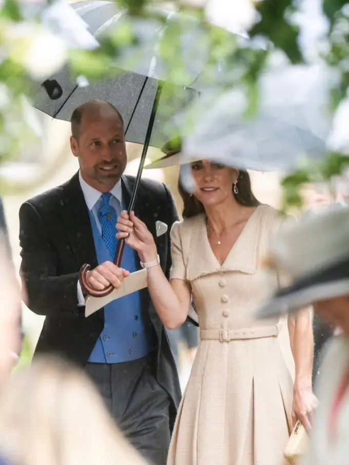 Tampil Tone Down, Kate Middleton Tetap Terlihat Anggun dengan Deretan Perhiasan Putri Diana di Pernikahan Cucu Ratu Elizabeth II