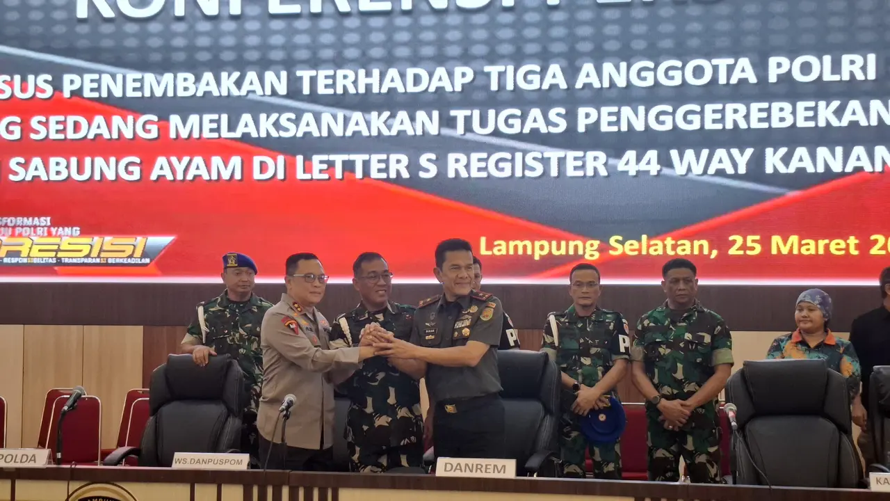 Jumpa pers pengungkapan kasus judi sabung ayam di Mapolda Lampung, dihadiri petinggi TNI dan Polri. Foto : (Liputan6.com/Ardi).