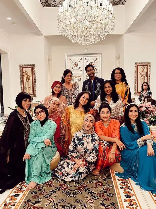 6 Potret Geng Artis yang Gelar Buka Bersama, Mamayu Hingga Cendol Tampil Mewah